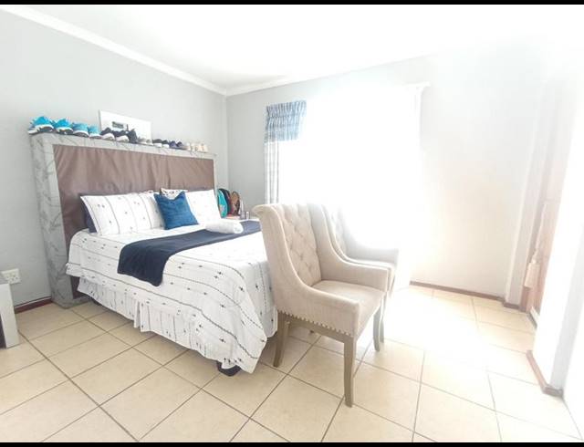 2 BEDROOM APARTMENT FOR SALE IN WILLOWBROOK